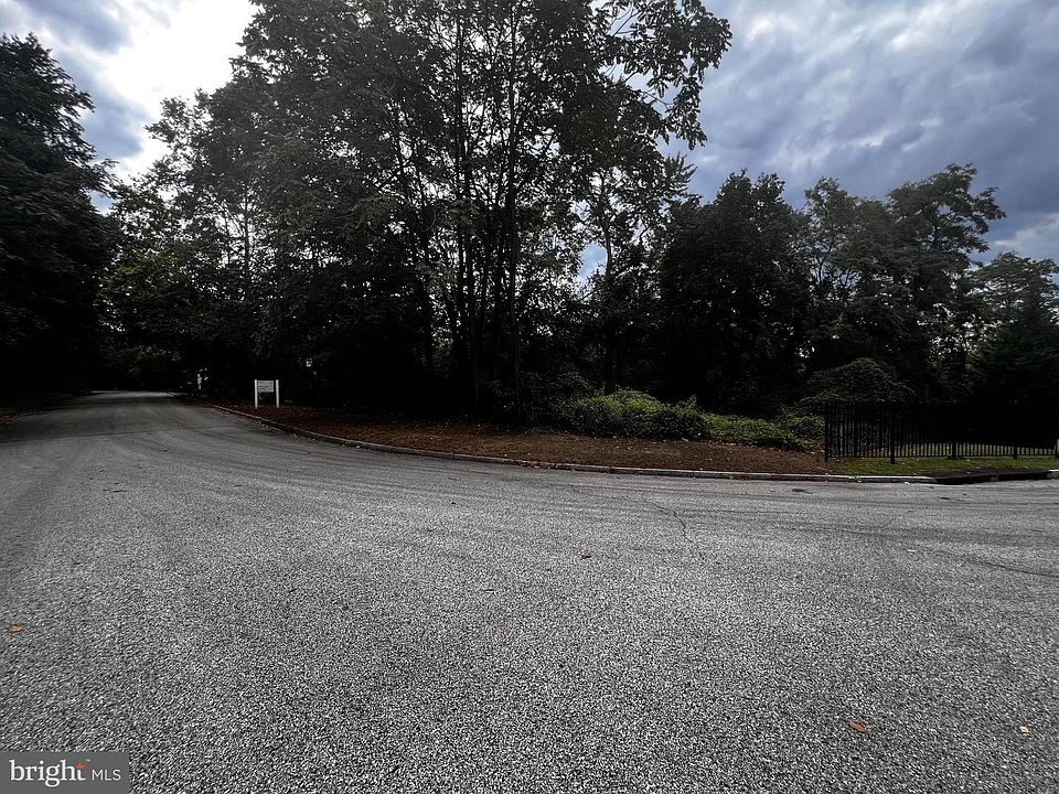1st image of 22 Foxwood Cir
