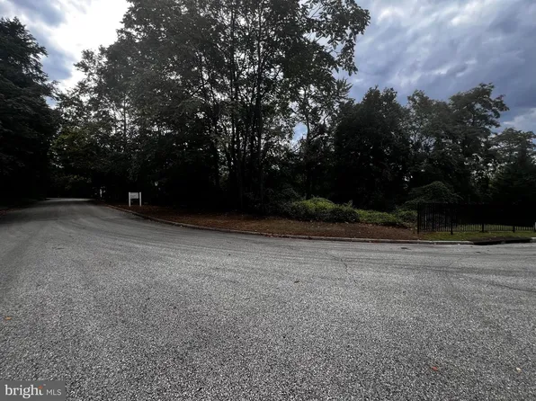 22 Foxwood Cir, Bryn Mawr, PA 19010