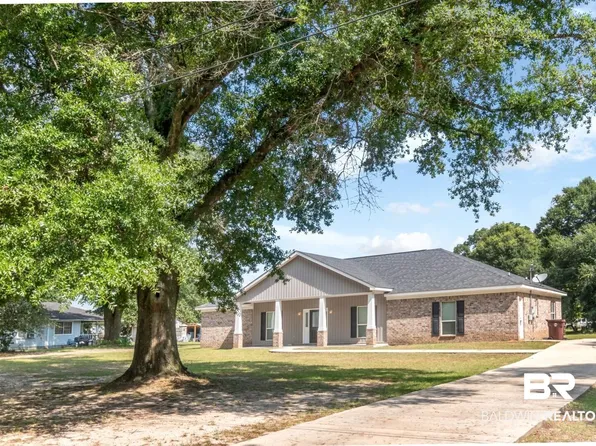 205 Pine Ave E, Satsuma, AL 36572