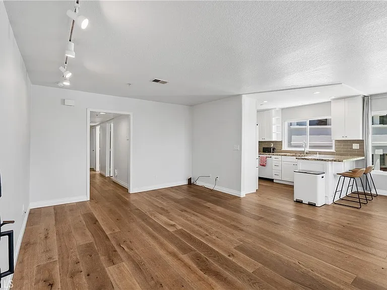 210 Avenida Montalvo #4 — Photo 3