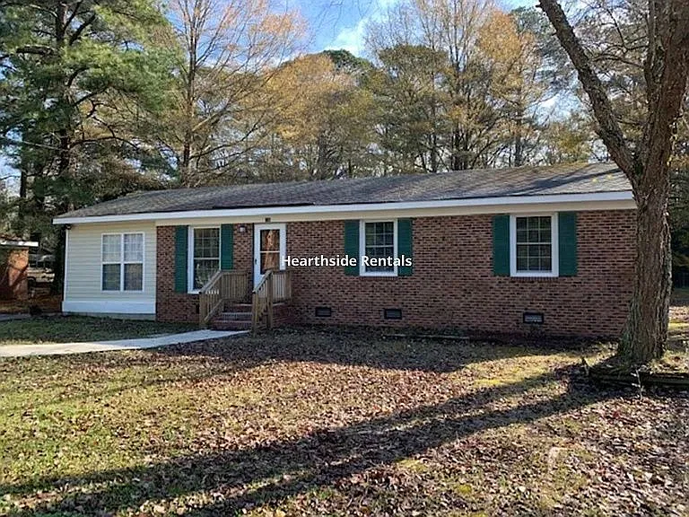 3 bed, 1.0 bath, 1025 sqft, $1,275 — Photo 1
