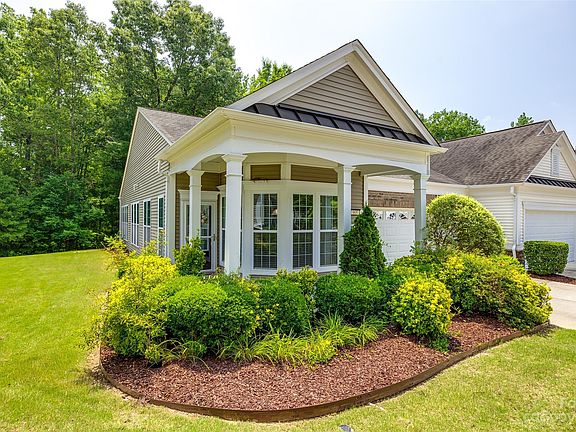 2nd image of 905 Lily Magnolia Ct