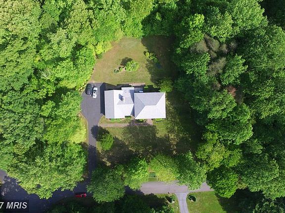 4th image of 2107 Edenwood Ln