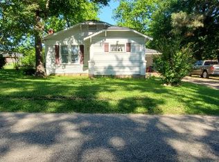 530 S Lake St, Waskom, TX 75692
