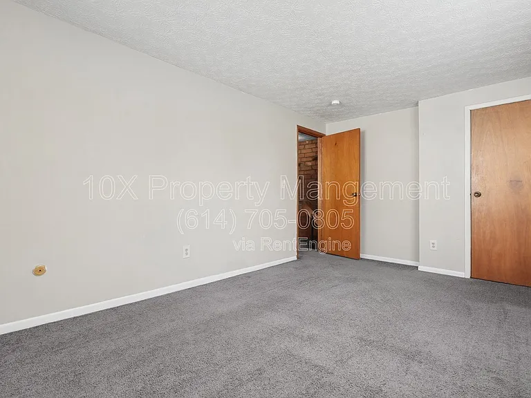 2523 Burgandy Ln — Photo 12