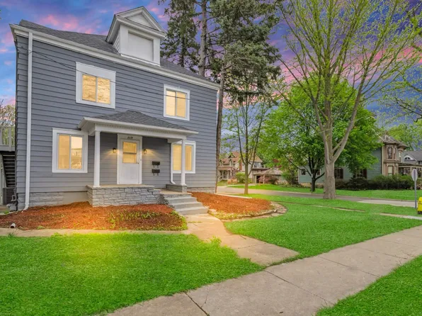 209 E Washington St, West Chicago, IL 60185