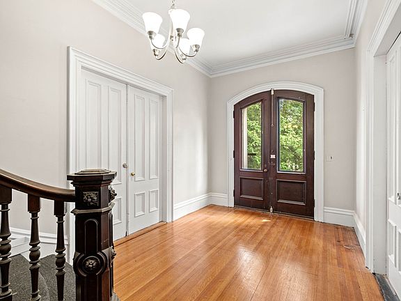 4th image of 7 Maple Ave