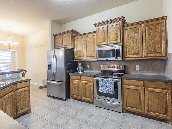 4th image of 1007 Colony Dr