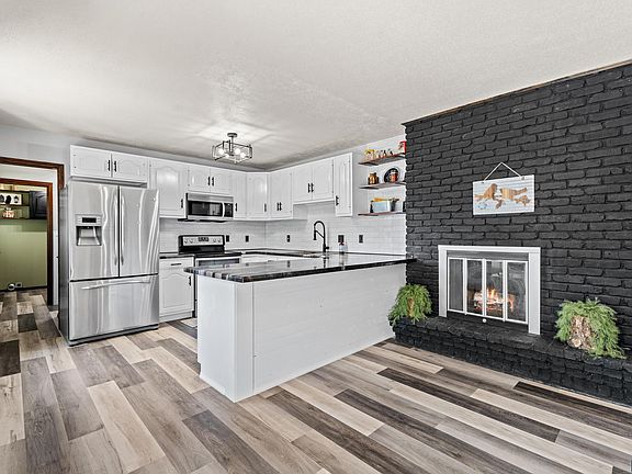 2nd image of 609 W 1st St