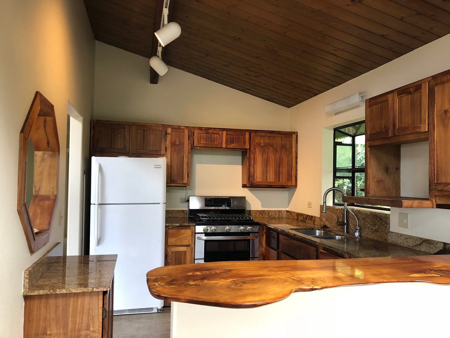 Saint Johns Rd, Kealakekua — Photo 3