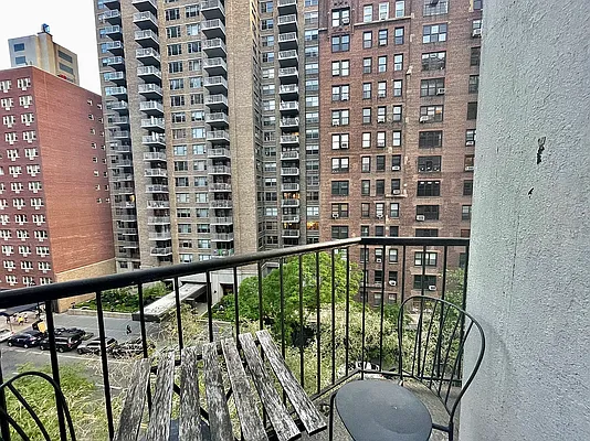 Rented by Maidman Realty Group LLC | media 6