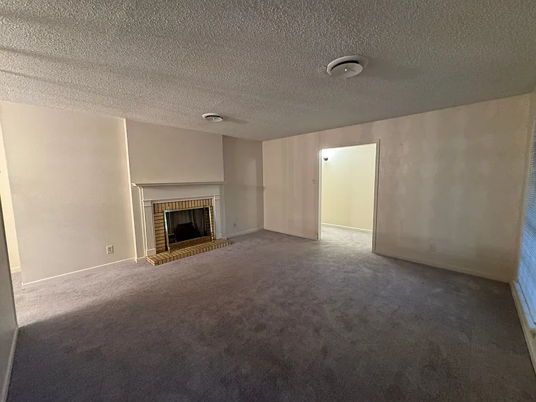 605 Bellaire Dr — Photo 6