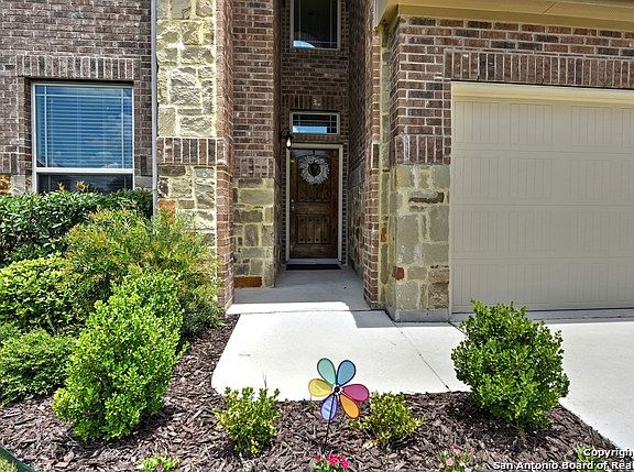 2nd image of 2115 Gladstone Pl