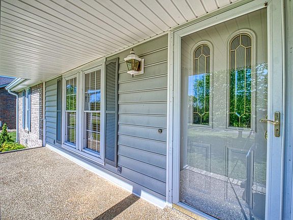 5th image of 413 Brookview Dr