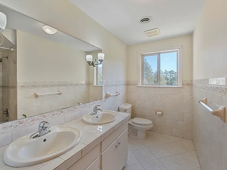104 Cherokee Ct — Photo 2