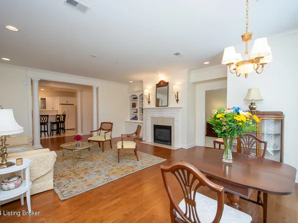 5220 Indian Woods Dr Unit 103, Louisville, KY 40207