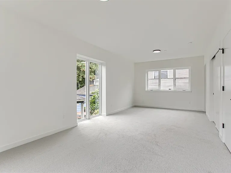 2135 SE 12th Ave — Photo 16