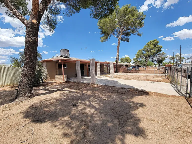 834 W Santa Maria St — Photo 10