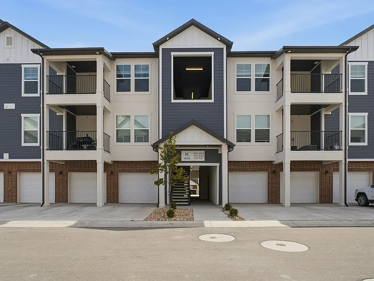 858 N Coulsen Dr #K303 — Photo 1