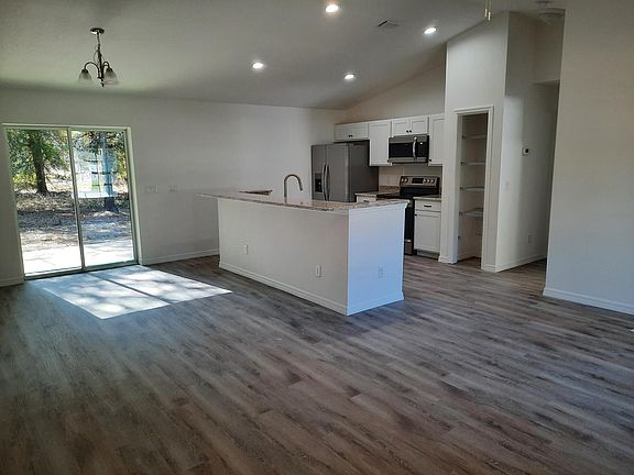 3rd image of 8504 E Hampton Point Rd