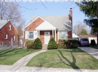 85 Gateway Dr, Waterford, MI 48328