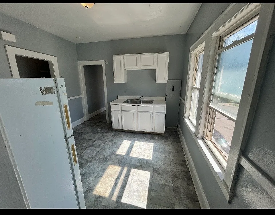 3 bed, $950 — Photo 2
