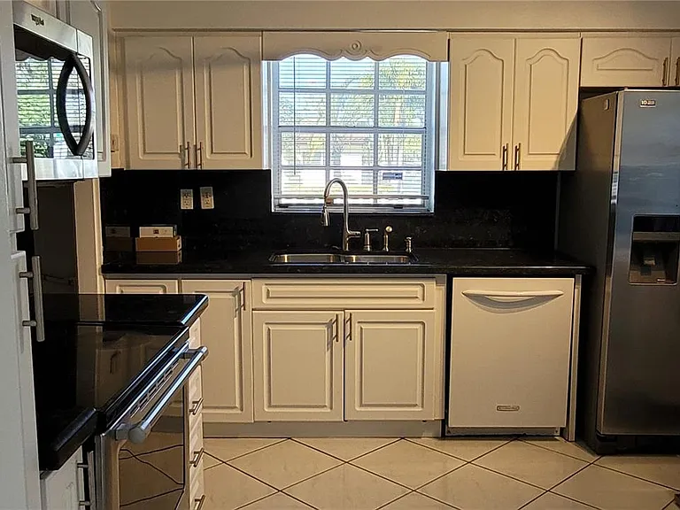 5200 SW 89th Pl — Photo 9
