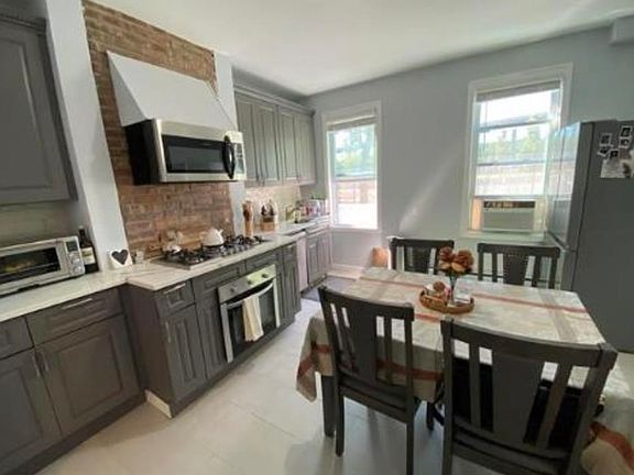 2nd image of 227 Brunswick St #1