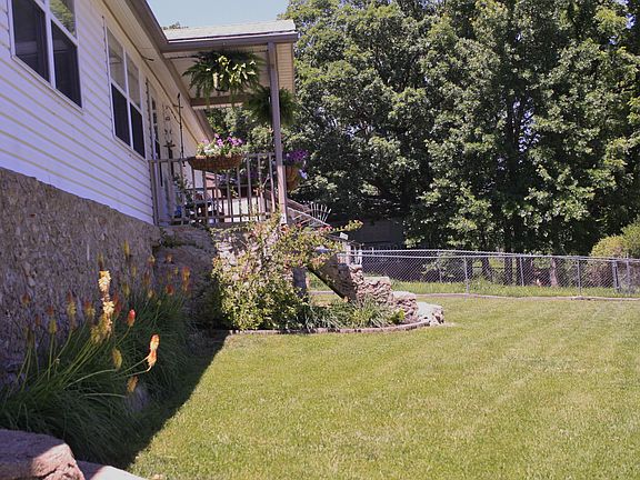 5th image of 22 Sportsmans Lodge Cir