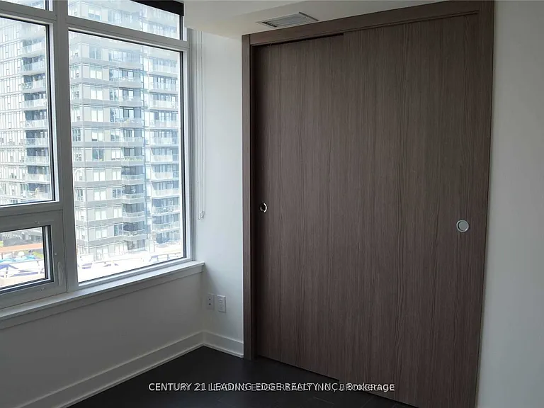 19 Bathurst St #905 — Photo 6
