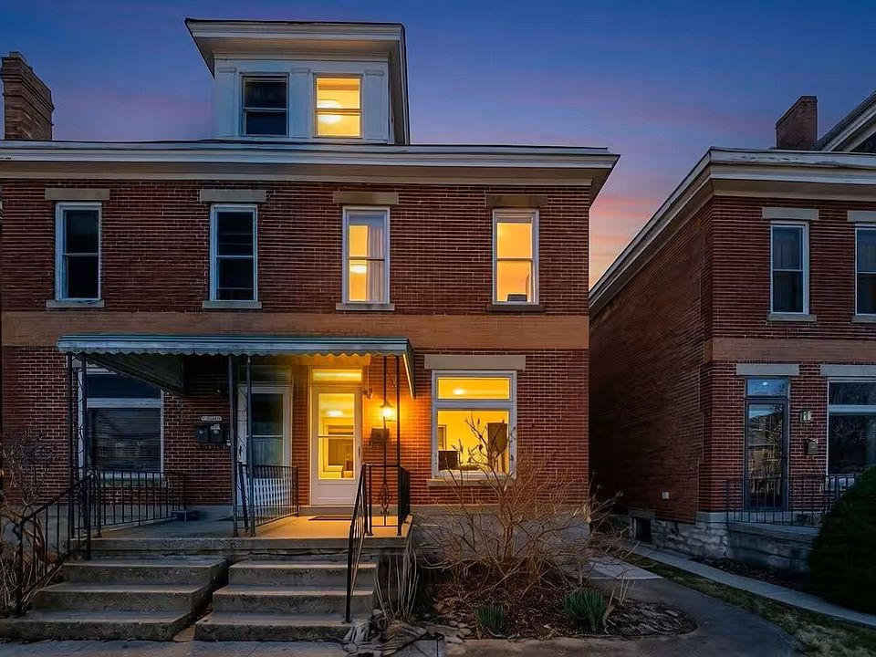 1st image of 221 W 1st Ave