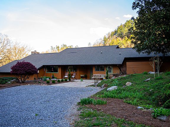 2nd image of 4242 Pearl Valley Rd