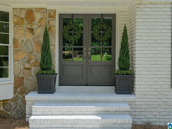 2nd image of 371 Highgate Hill Rd