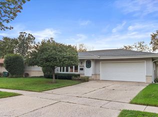 5830 Lakeview Dr, Greendale, WI 53129