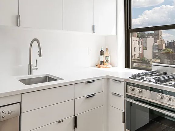 3rd image of 161 W 16th St APT 6