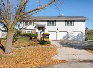 818 W Lakeside Plz, Hoffman Estates, IL 60169