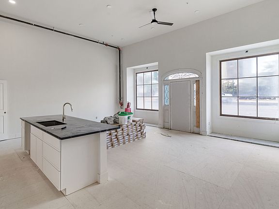 4th image of 619 Broad St #114