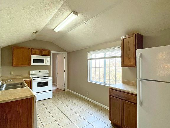 5th image of 1218 Columbia St APT 5