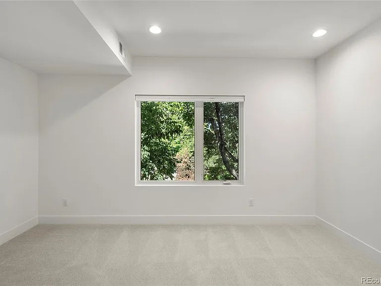 588 Adams St — Photo 21