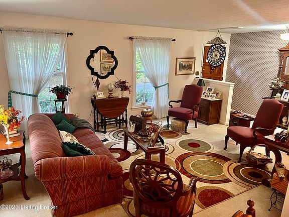 5th image of 40 Forest Hill Ct