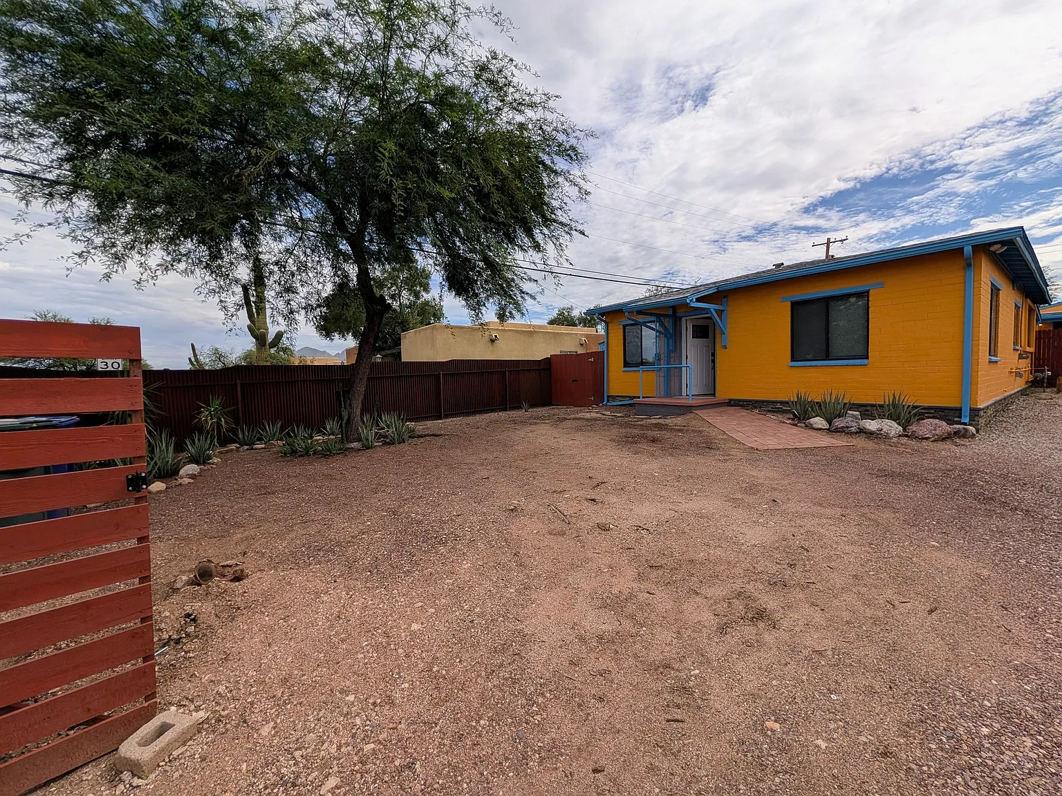 The Sunny House - Fully Furnished 2BD w/ All Utilities Included! (Near UA & Banner) — Photo 2