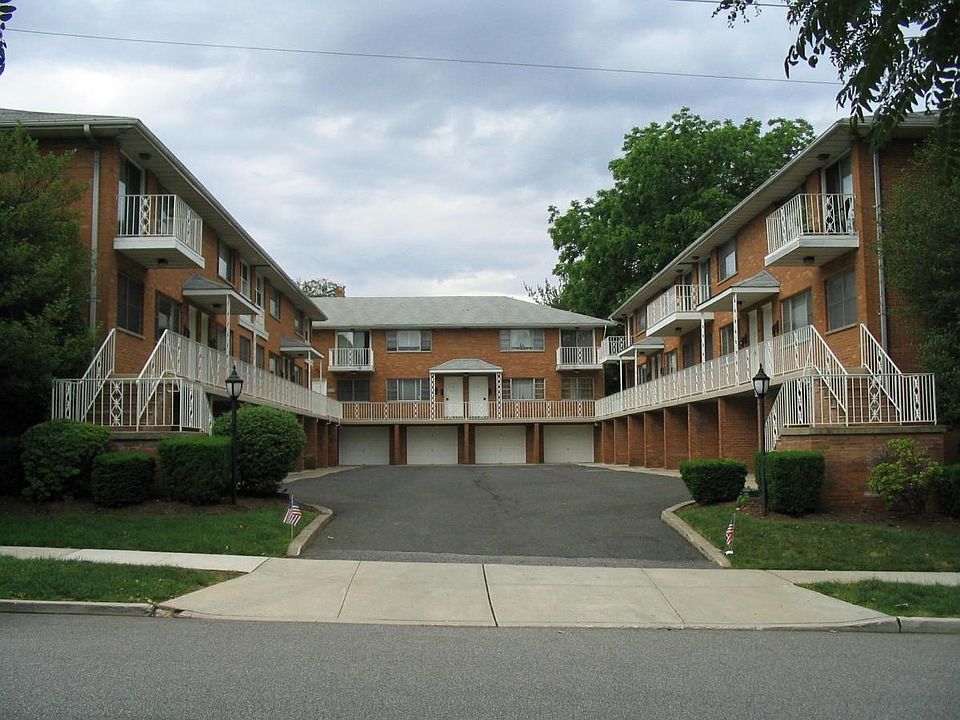 Quiet complex ideally located