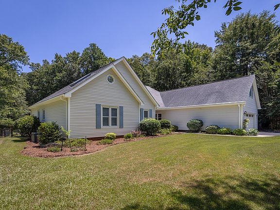 2nd image of 104 Planters Ct