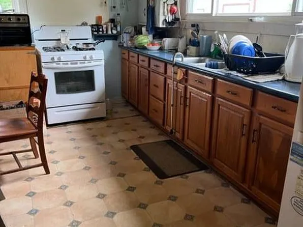 103 S George St, Beecher City, IL 62414