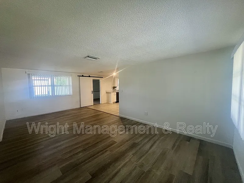 4 bed, 3.0 bath, 1980 sqft, $2,100 — Photo 4