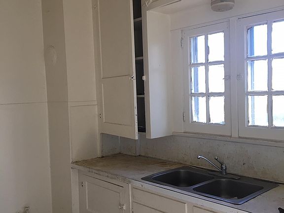 4th image of 227 E Lucius Ave