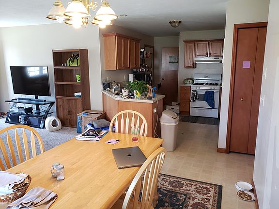 Dining/Kitchen area