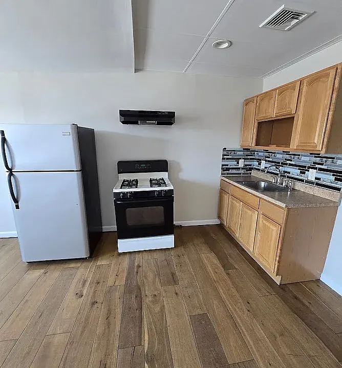 70 Main St #5C