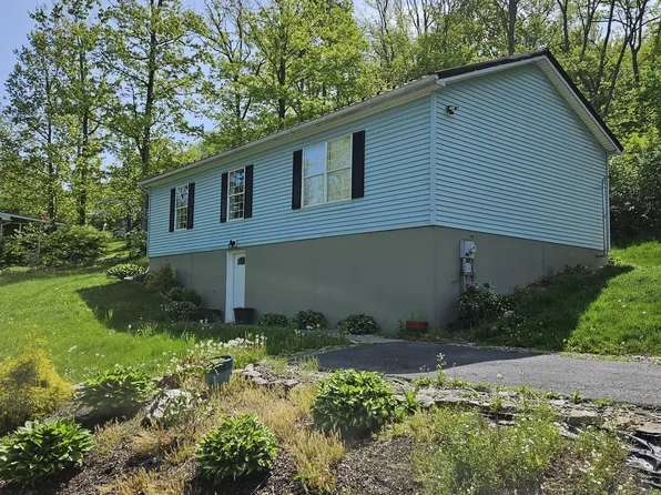 40 Quiggle Ave, Lock Haven, PA 17745