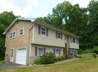 2 Mazza Ct, Pomona, NY 10970